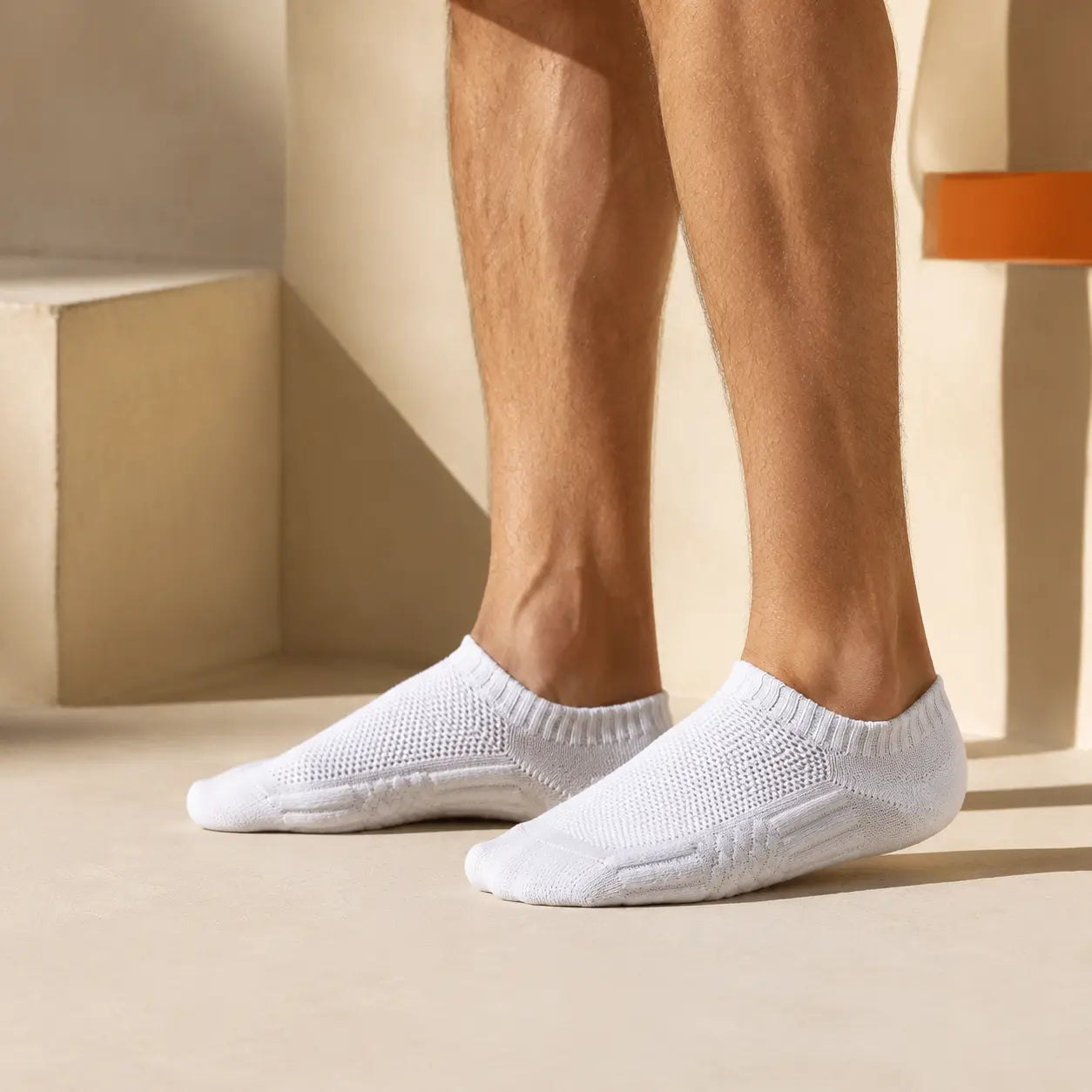 D7 No Show editorial on-foot view