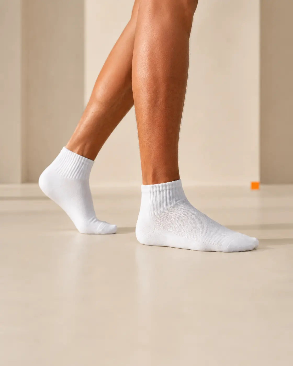 D7 Ankle socks worn during a natural everyday walking step